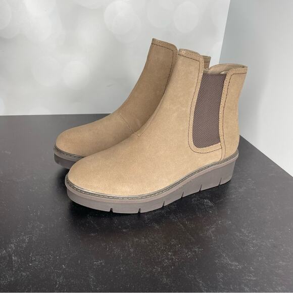 Clarks Airabell Move Pebble Suede Ankle Boots Women’s Sz 10 Wide - Picture 1 of 6